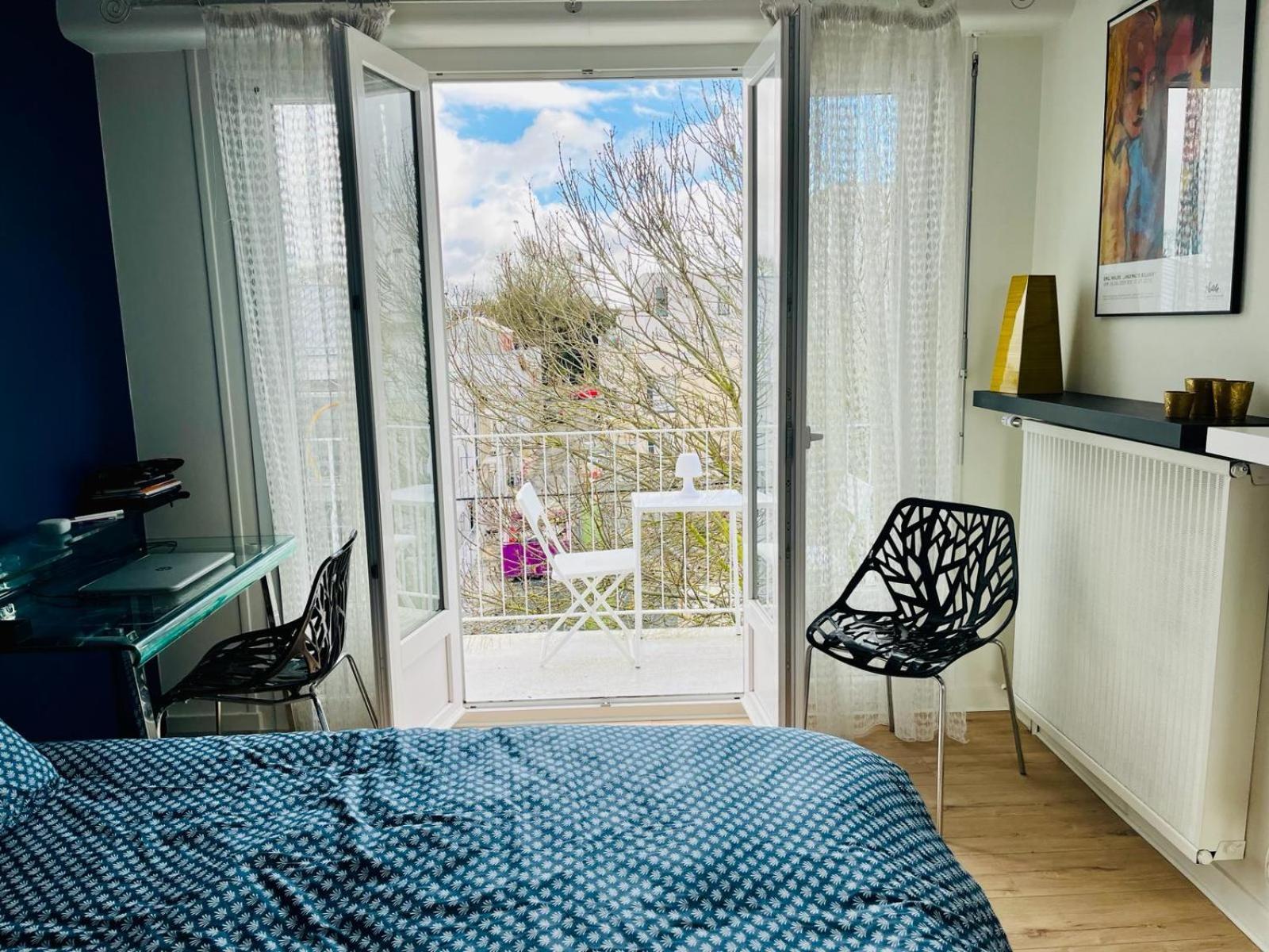 Appartement Champs De Mars 1 Proche Centre Ville, Balcon Et Parking